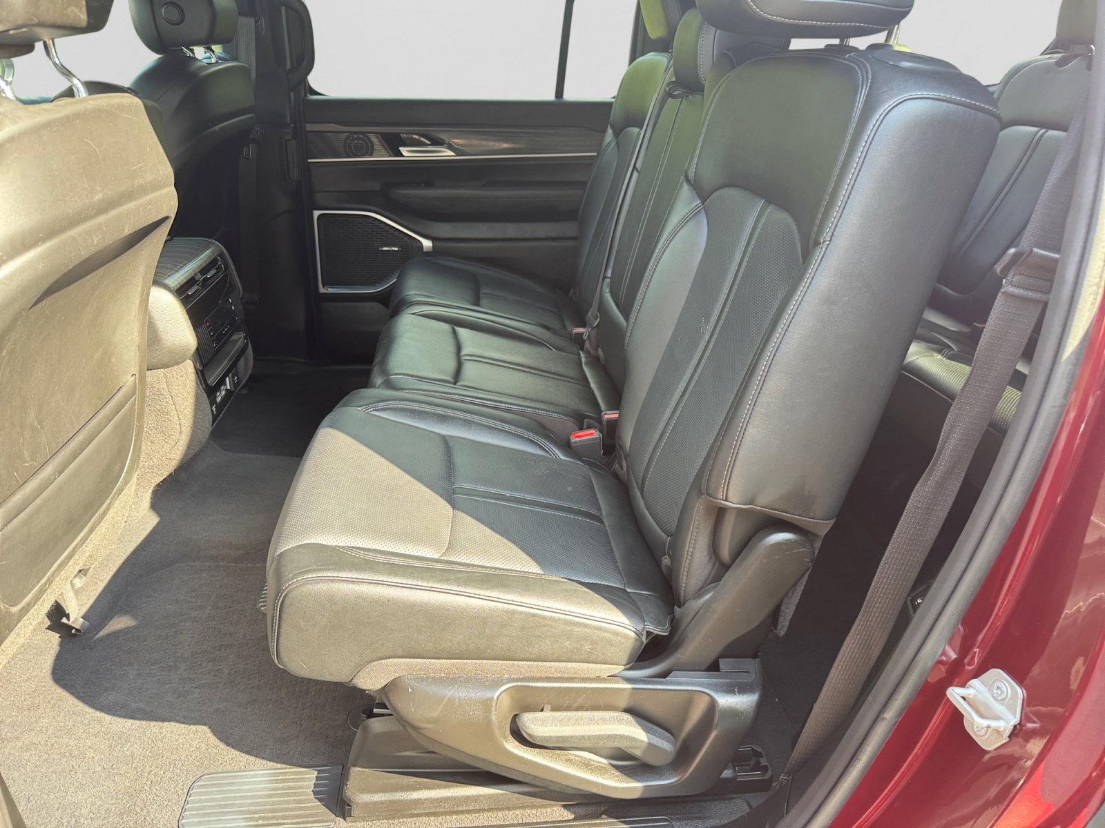 Used 2024 Jeep Wagoneer Series II w/ Flexible Seating Group RWD image 14