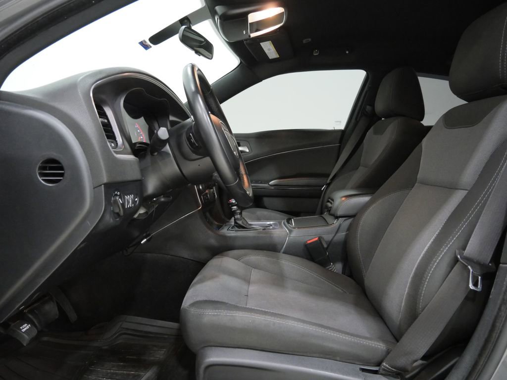 Used 2018 Dodge Charger SXT w/ Blacktop Package RWD image 12