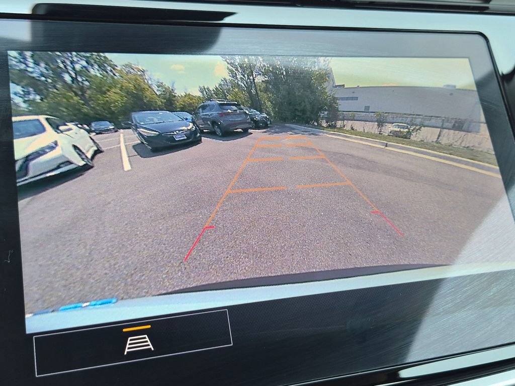 Used 2022 Chevrolet Bolt EUV LT w/ Convenience Package FWD image 21