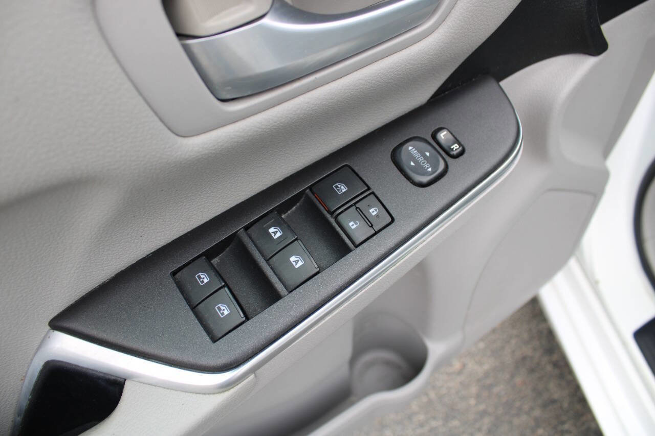 Used 2016 Toyota Camry LE image 18