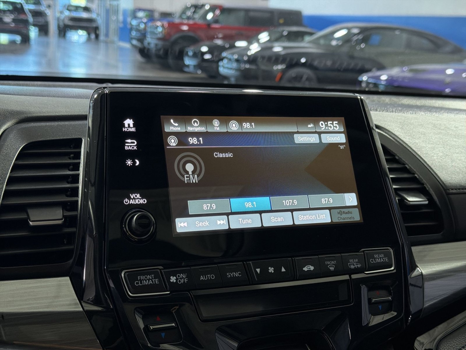 Used 2024 Honda Odyssey Elite image 32