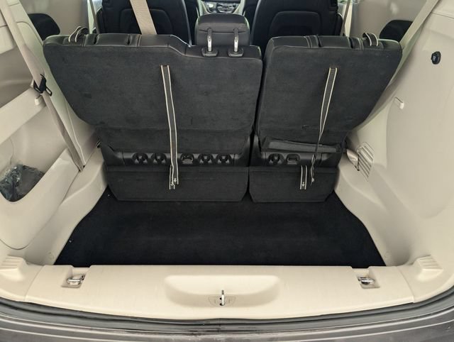 Used 2022 Chrysler Pacifica Touring-L FWD image 28