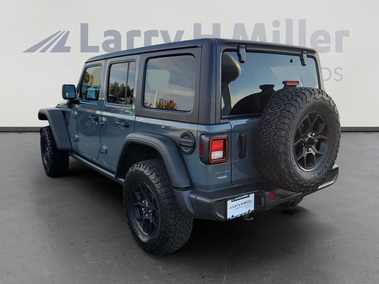 Used 2025 Jeep Wrangler Willys image 4