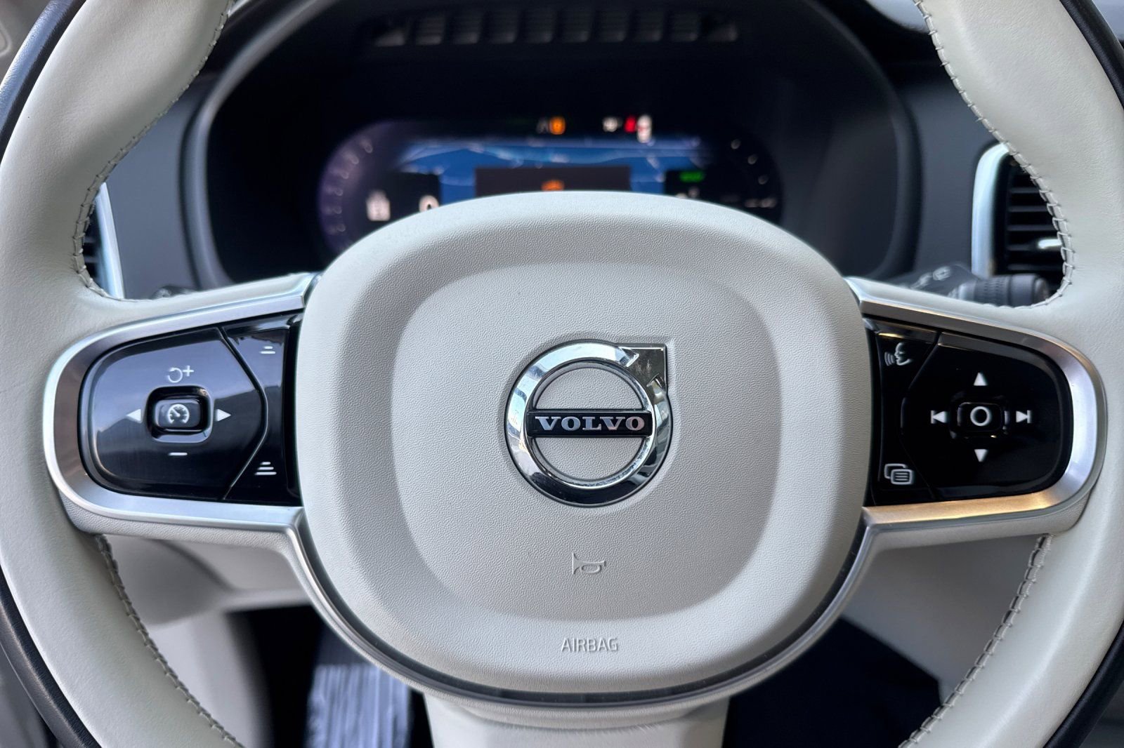 Used 2023 Volvo XC90 T8 Ultimate AWD/4WD image 28