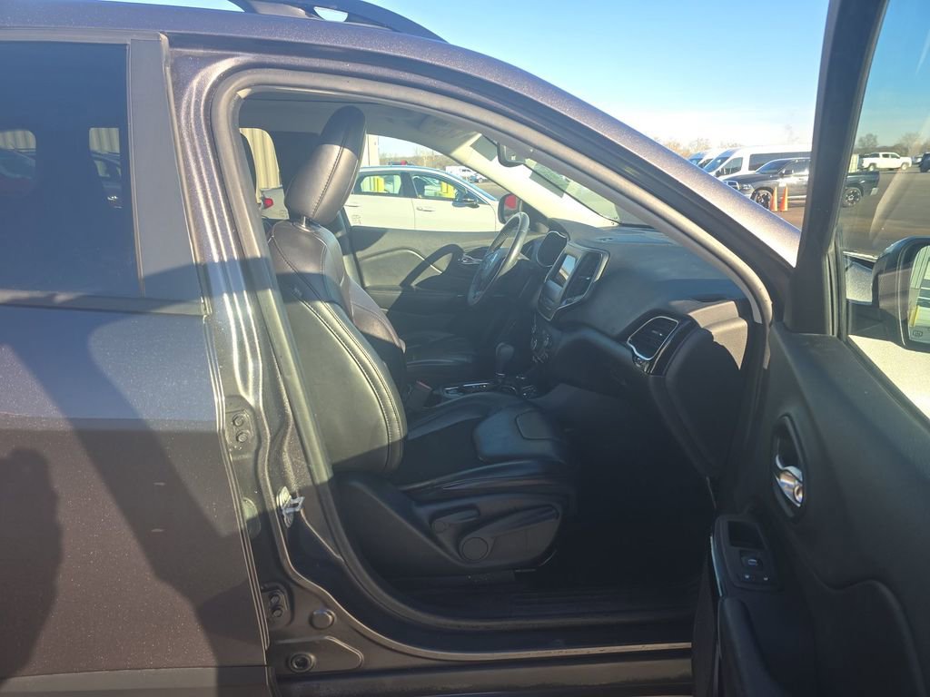 Used 2019 Jeep Cherokee Latitude Plus image 17