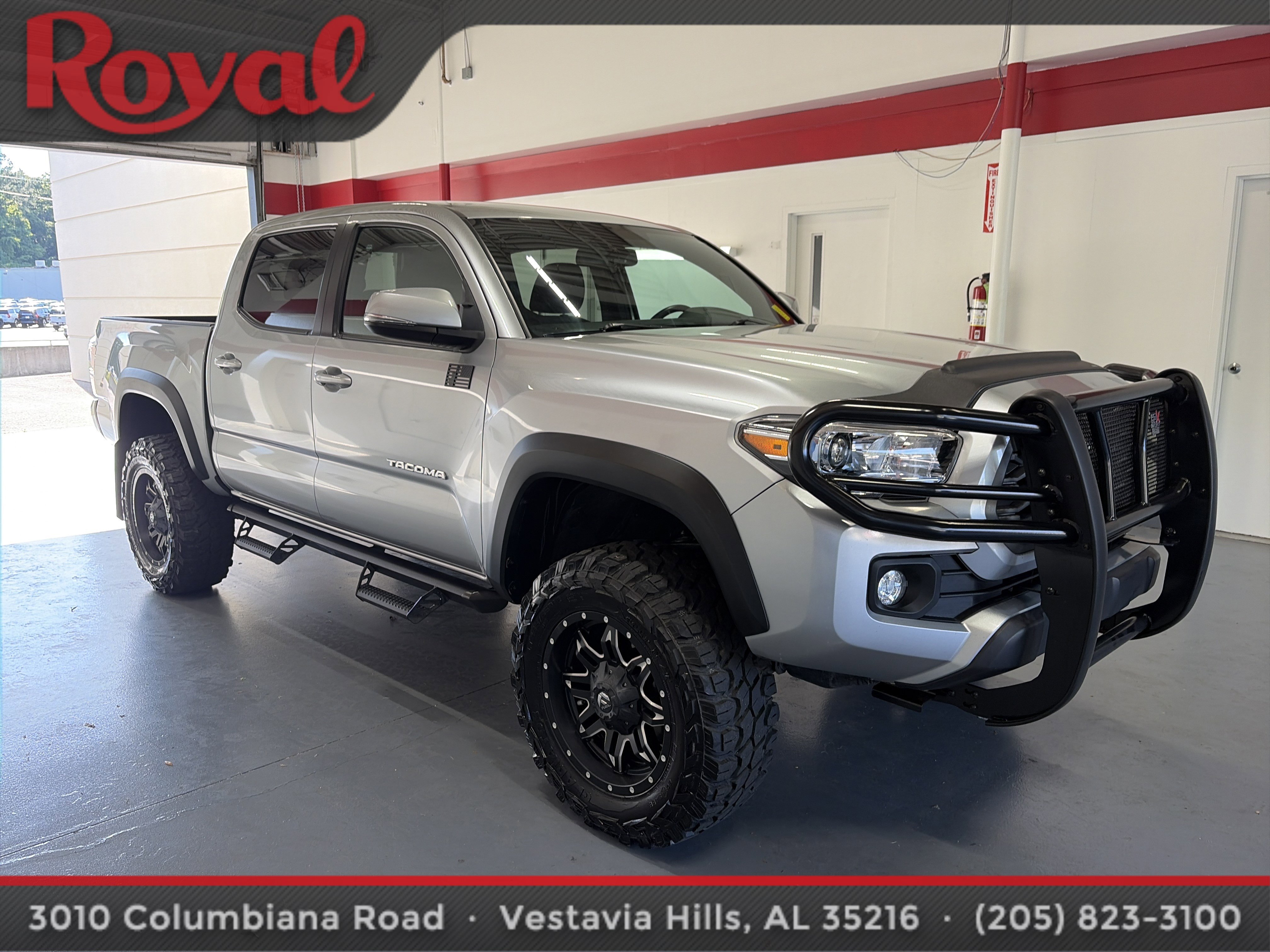 Used 2023 Toyota Tacoma TRD Off-Road w/ Technology Package AWD/4WD image 6