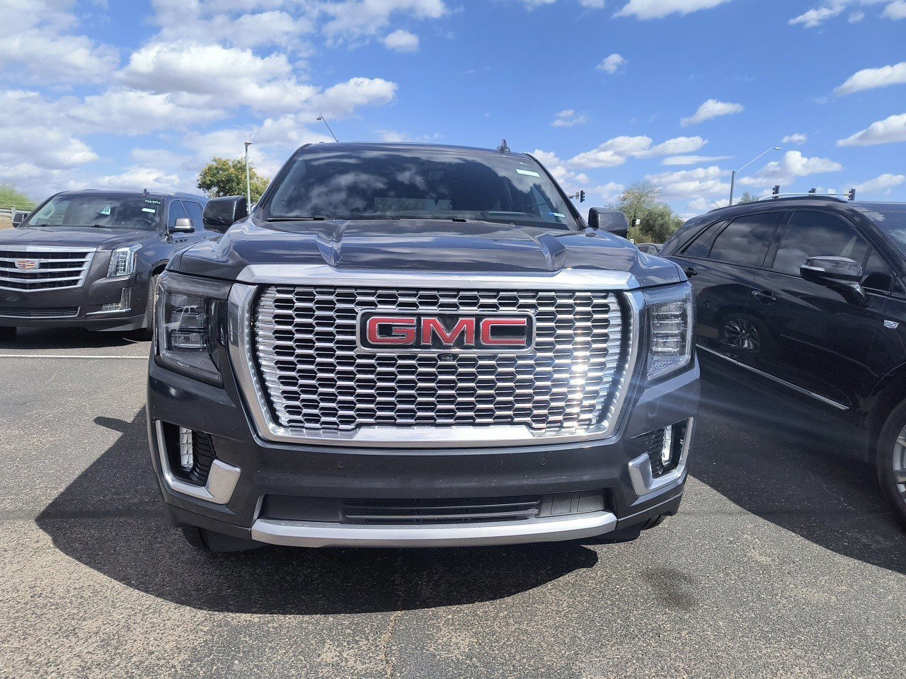 Used 2021 GMC Yukon Denali w/ Denali Premium Package image 2