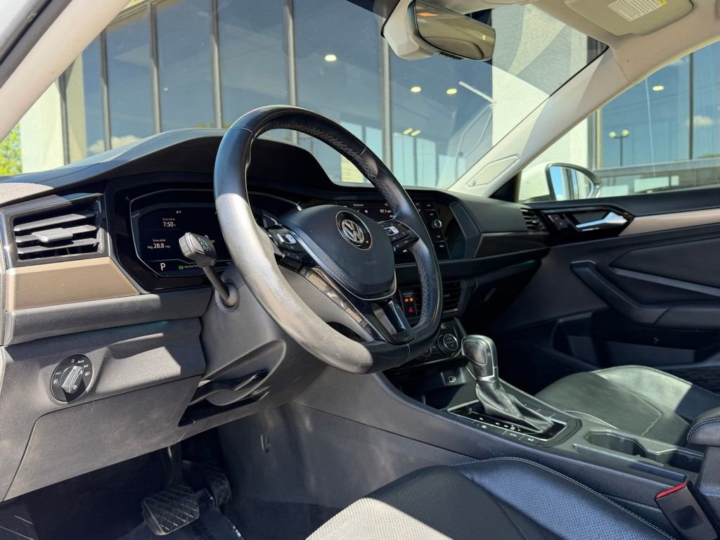 Used 2019 Volkswagen Jetta SEL Premium FWD image 2