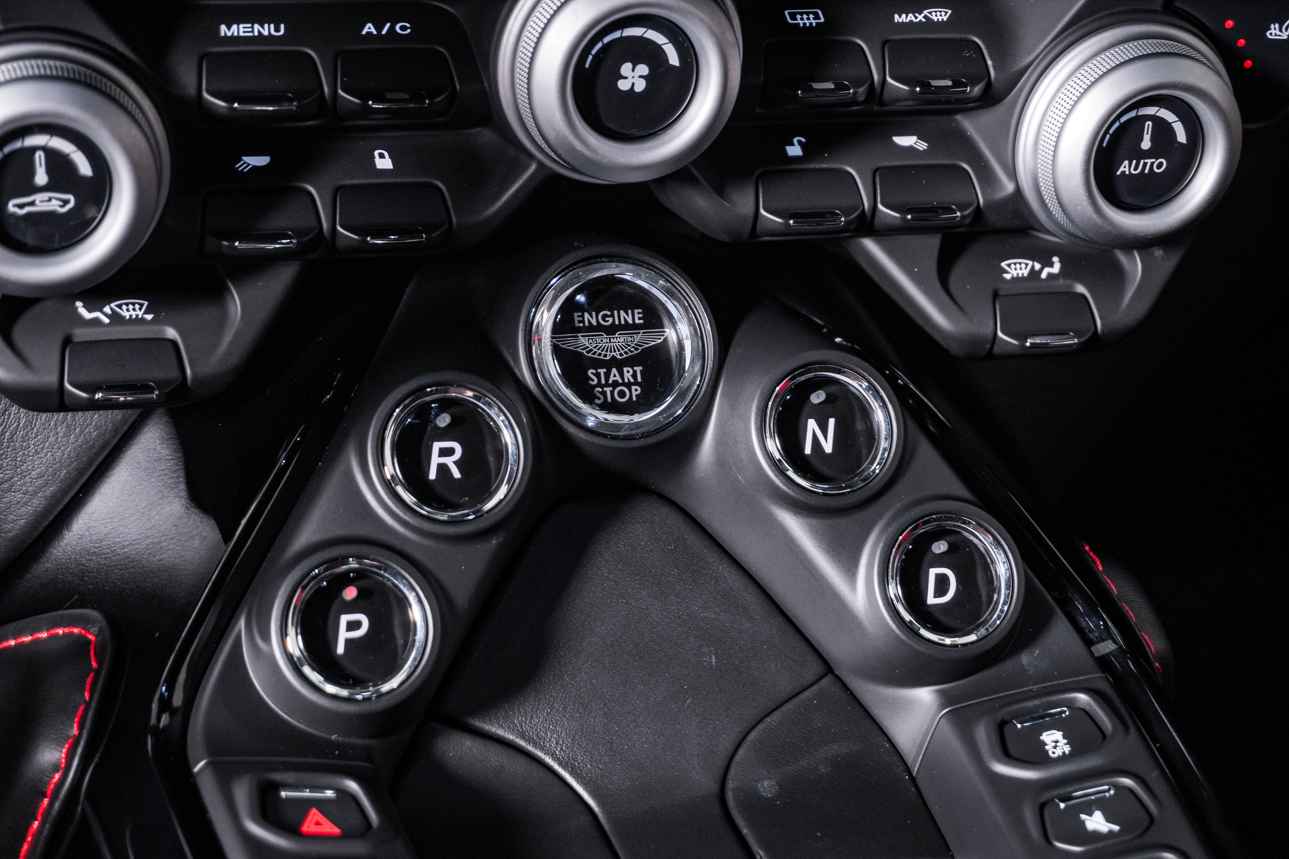 Used 2019 Aston Martin V8 Vantage Coupe RWD image 30