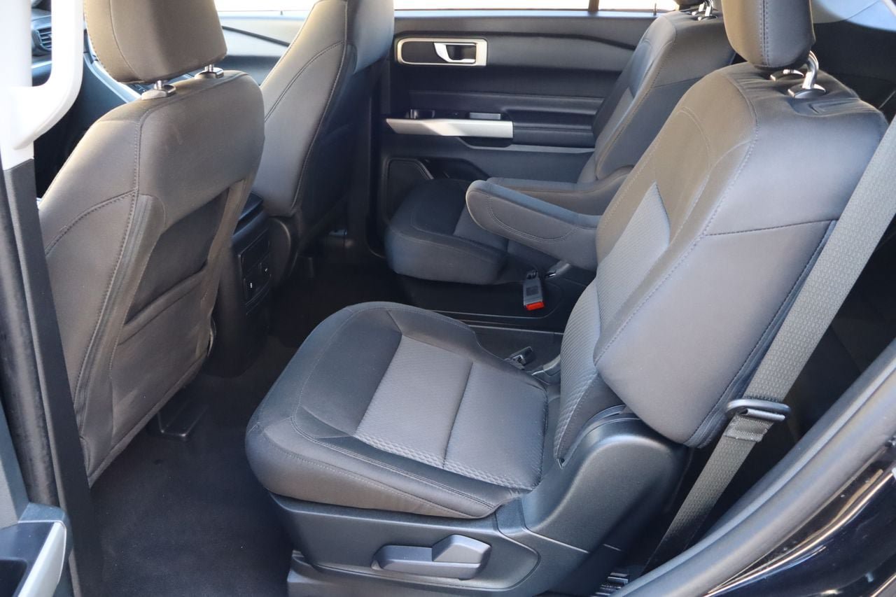 Used 2023 Ford Explorer XLT AWD/4WD image 5