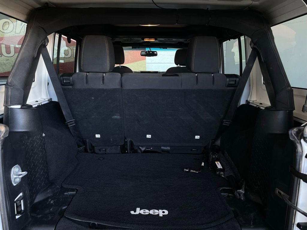 Used 2016 Jeep Wrangler Unlimited Rubicon w/ Connectivity Group image 20