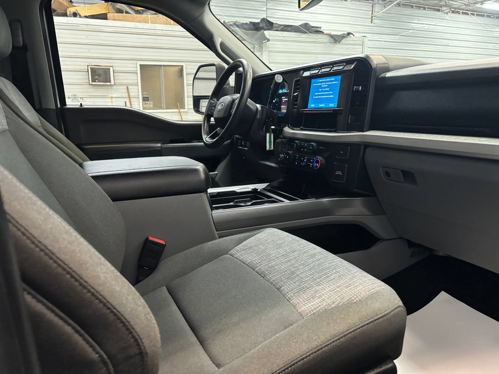 Used 2023 Ford F250 XLT w/ FX4 Off-Road Package AWD/4WD image 27