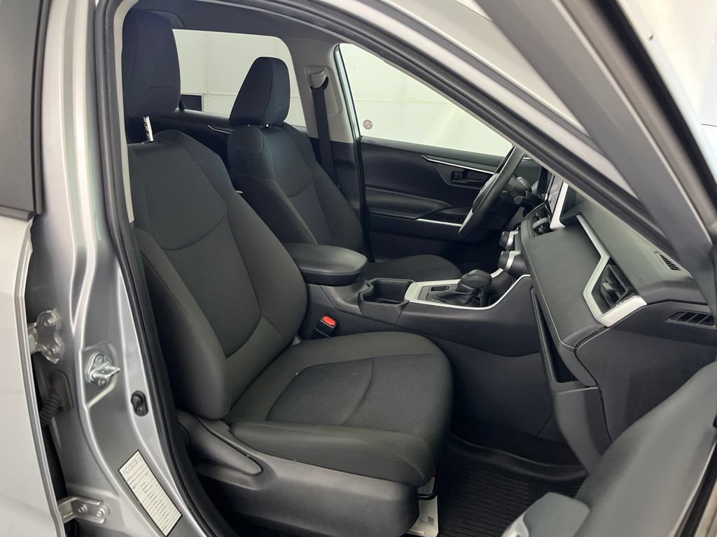 Used 2025 Toyota RAV4 LE AWD/4WD image 21