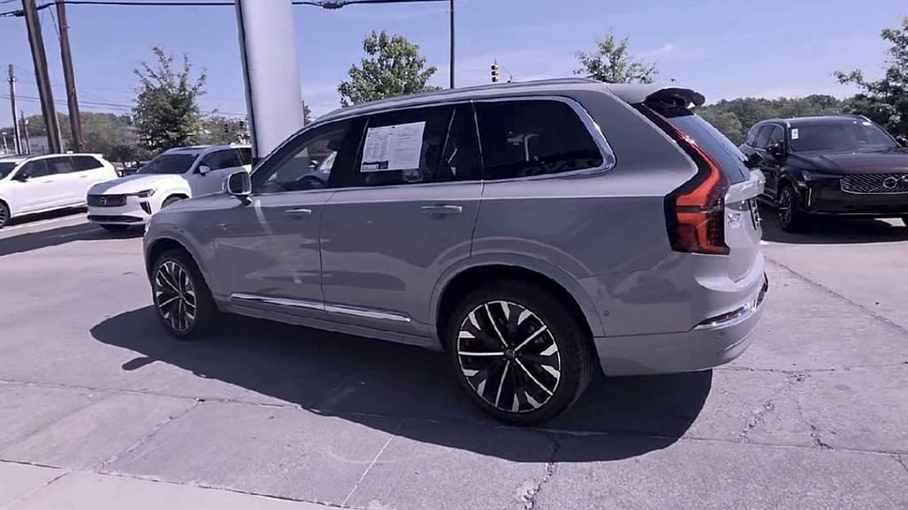 Certified 2025 Volvo XC90 B5 Plus AWD/4WD image 6