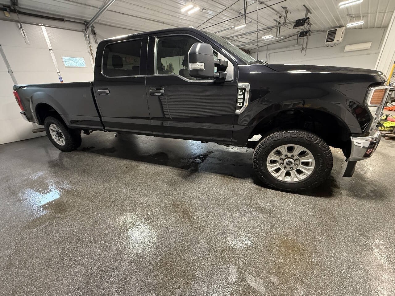Used 2022 Ford F250 XLT w/ XLT Value Package AWD/4WD image 4