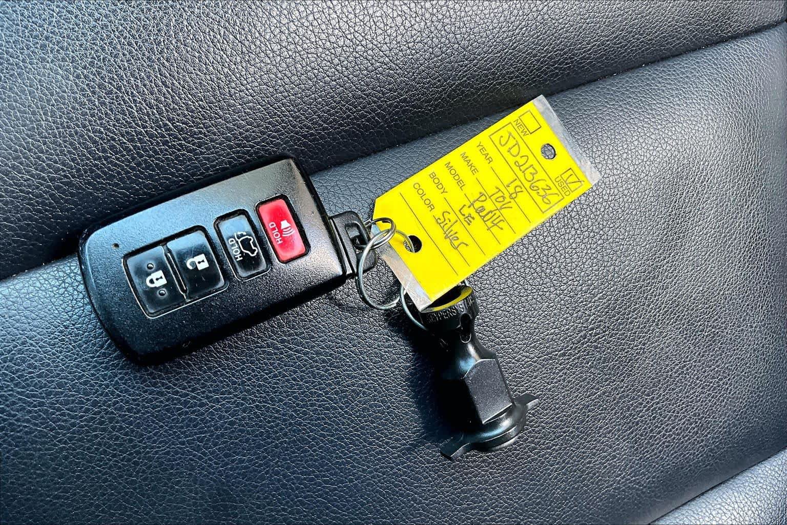 Used 2018 Toyota RAV4 SE AWD/4WD image 15
