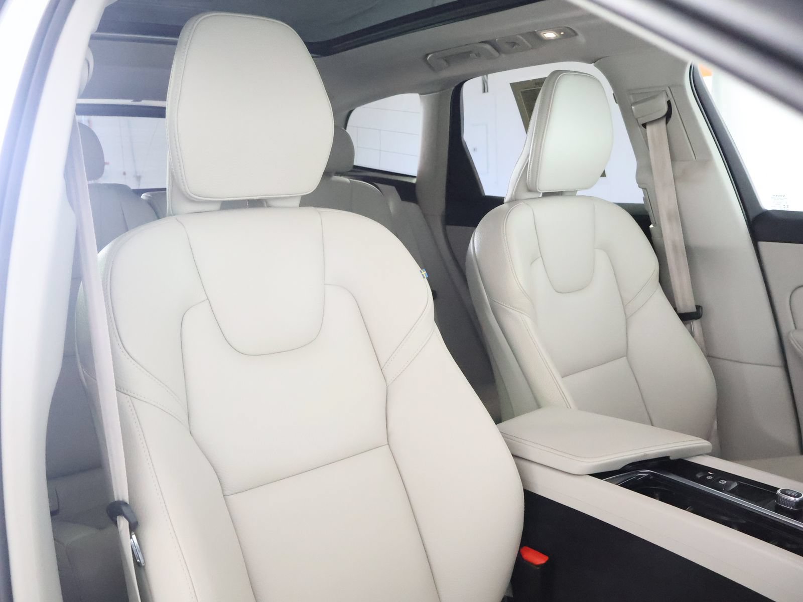 Used 2023 Volvo XC60 B5 Plus AWD/4WD image 53