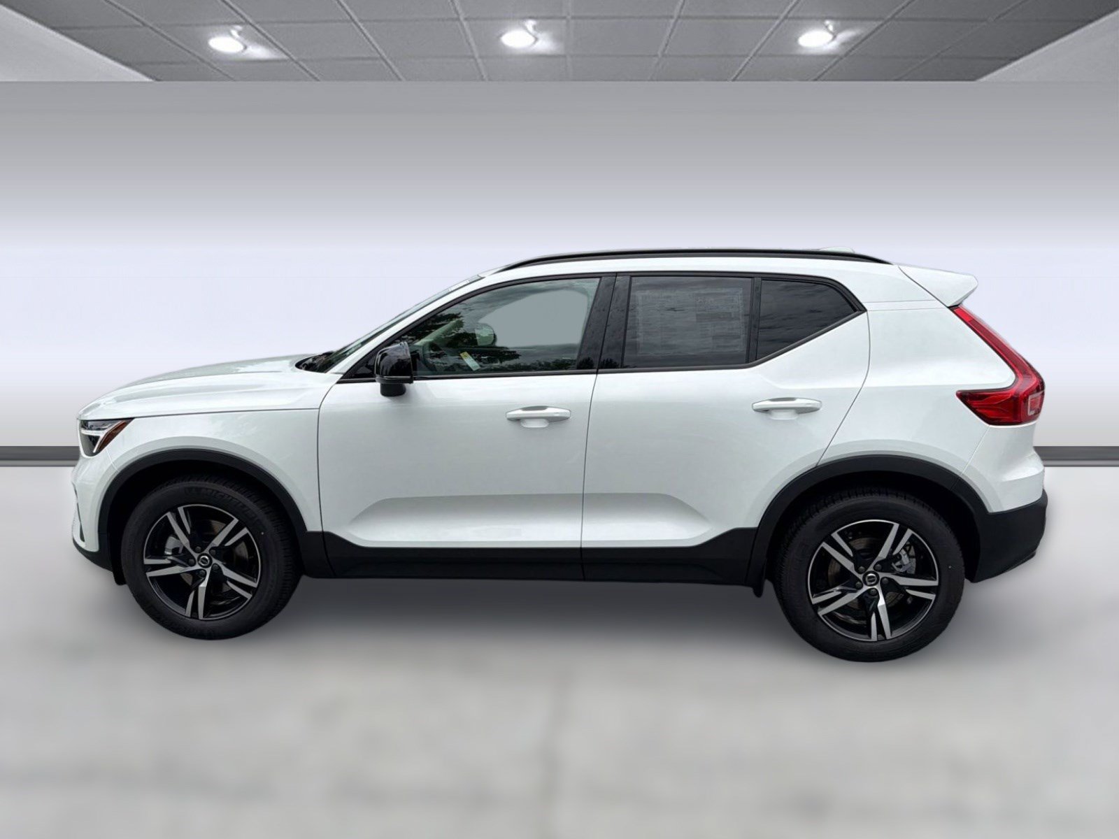 New 2026 Volvo XC40 B5 Core w/ Climate Package AWD/4WD image 2