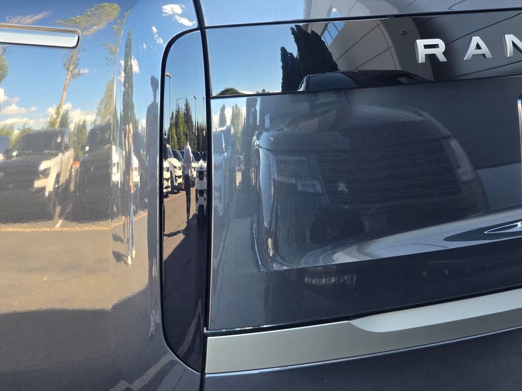 New 2026 Land Rover Range Rover Long Wheelbase SE AWD/4WD image 36