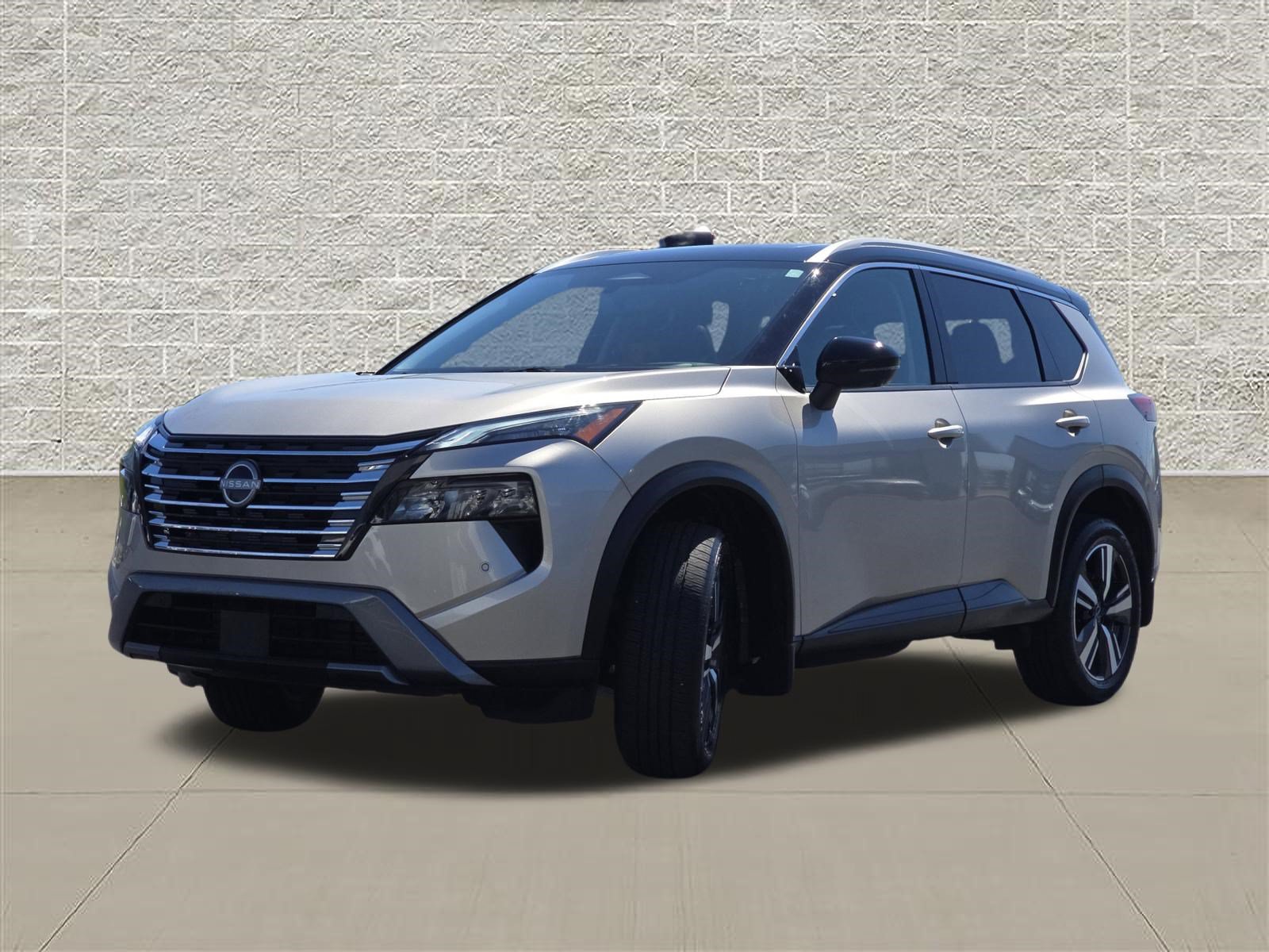 Used 2025 Nissan Rogue SL w/ Tech Package AWD/4WD image 3