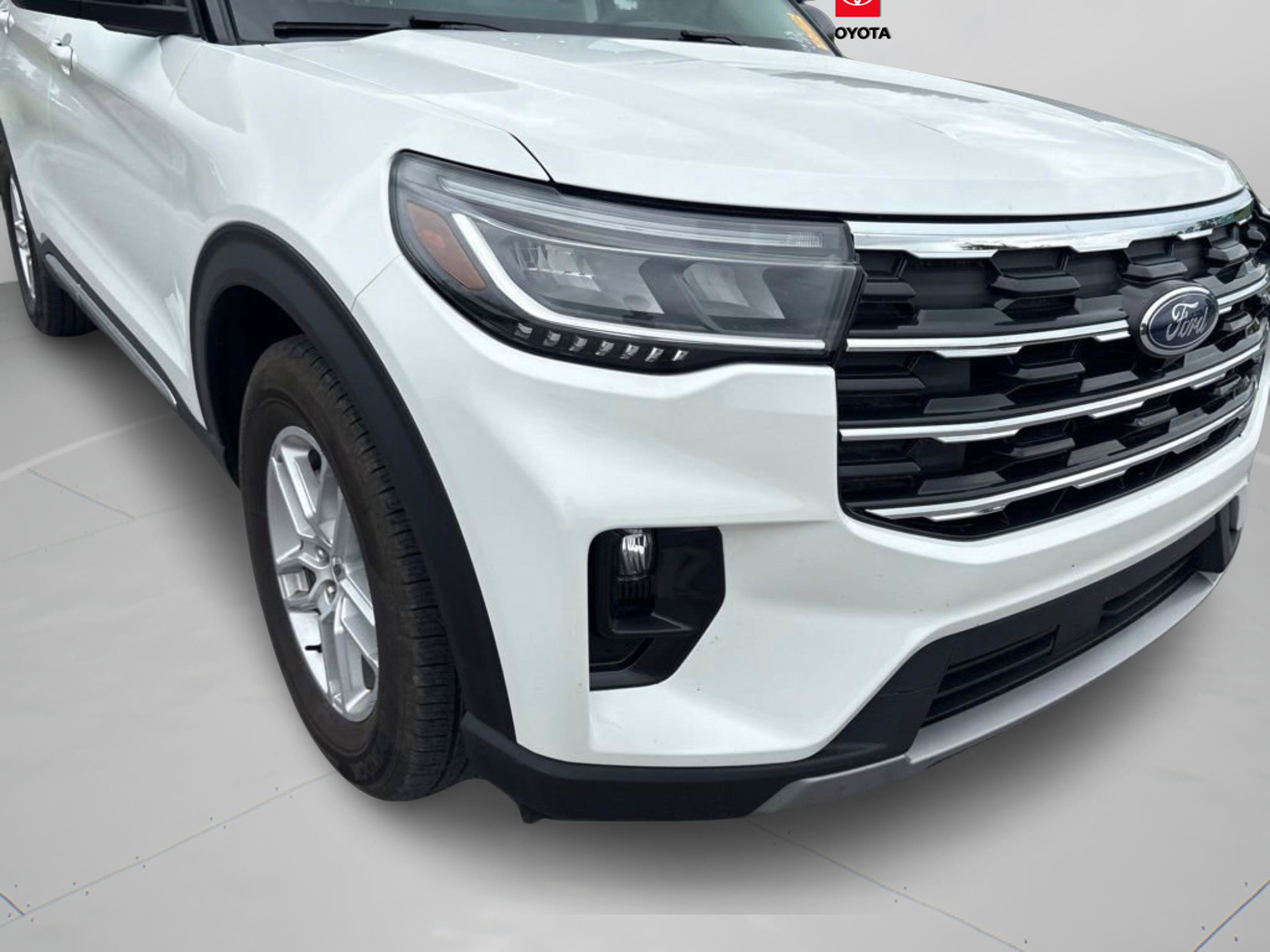 Used 2025 Ford Explorer Active w/ Active Comfort Package RWD image 34