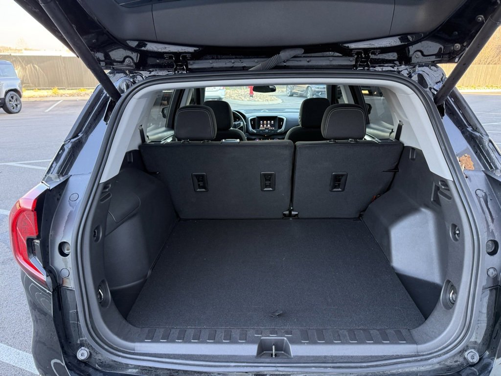 Used 2024 GMC Terrain SLE w/ Driver Convenience Package image 18