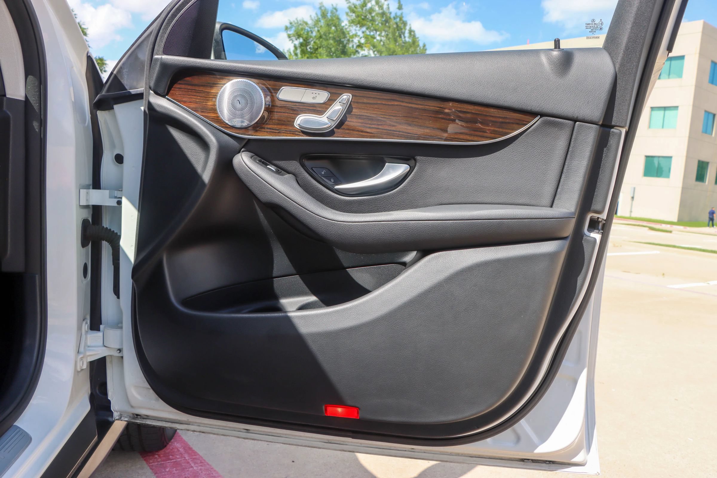 Used 2016 Mercedes-Benz GLC 300 w/ Premium Package image 9
