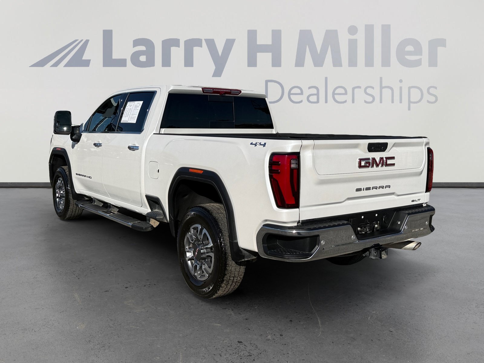 Used 2025 GMC Sierra 2500 SLT w/ SLT Premium Package AWD/4WD image 3