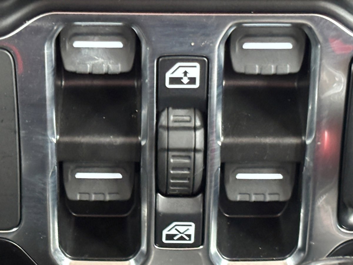 Used 2024 Jeep Wrangler Sport S image 31