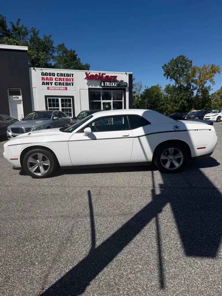 Used 2016 Dodge Challenger SXT