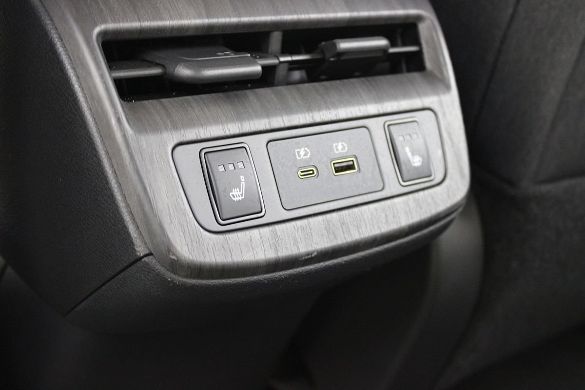Used 2023 Nissan Ariya AWD image 26