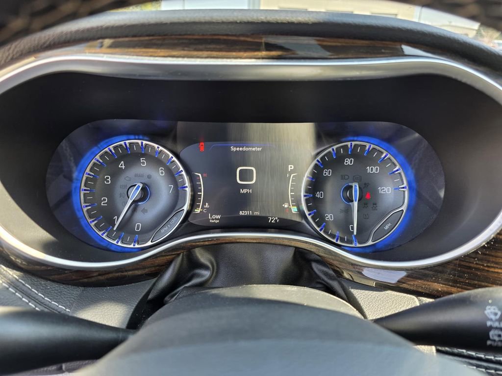 Used 2023 Chrysler Pacifica Limited image 14