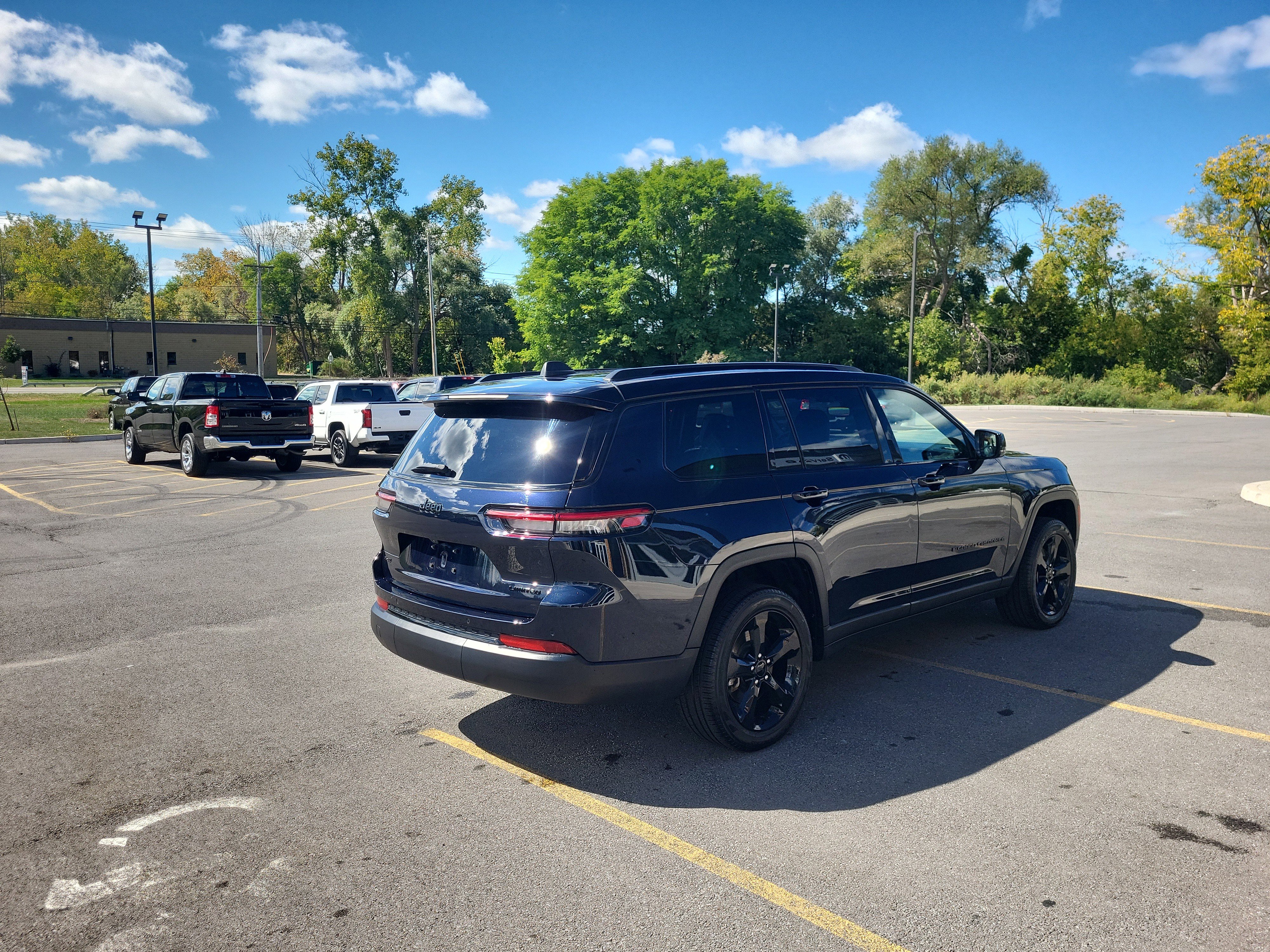 Used 2024 Jeep Grand Cherokee L Limited w/ Black Appearance Package image 13
