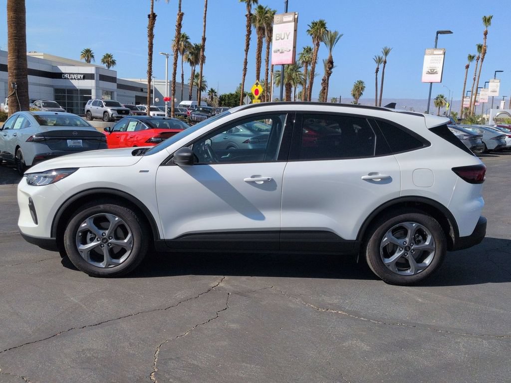 Used 2025 Ford Escape ST-Line FWD image 3