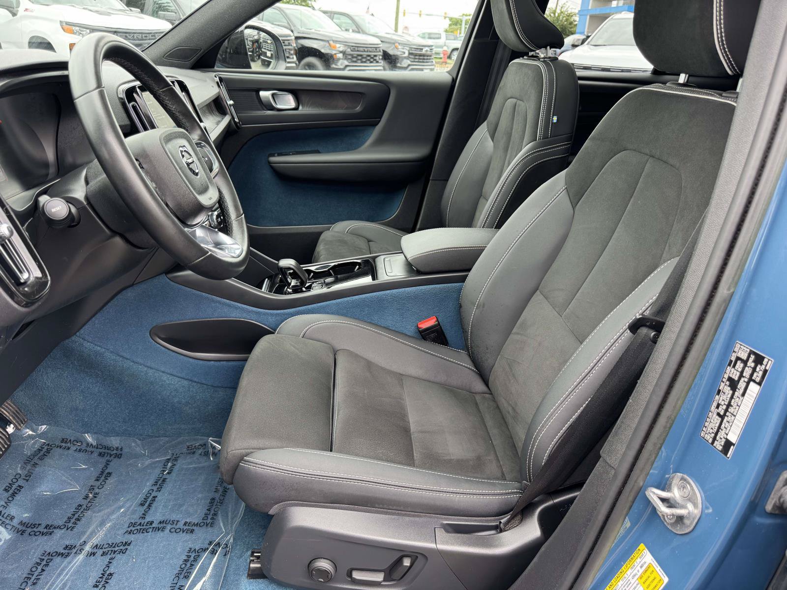 Used 2023 Volvo XC40 Recharge Plus w/ Protection Package Premier AWD/4WD image 23