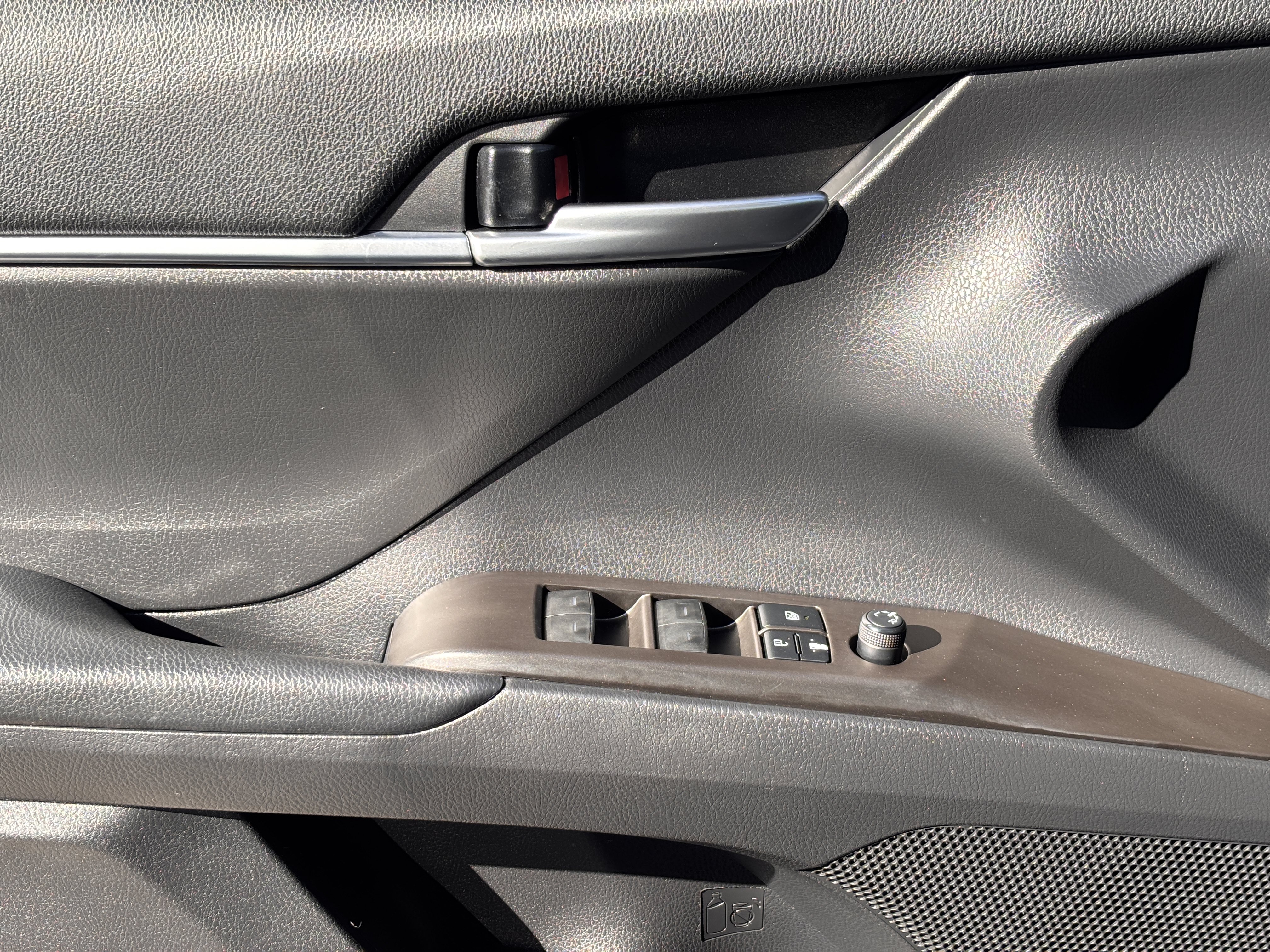 Used 2021 Toyota Camry SE w/ Convenience Package FWD image 30