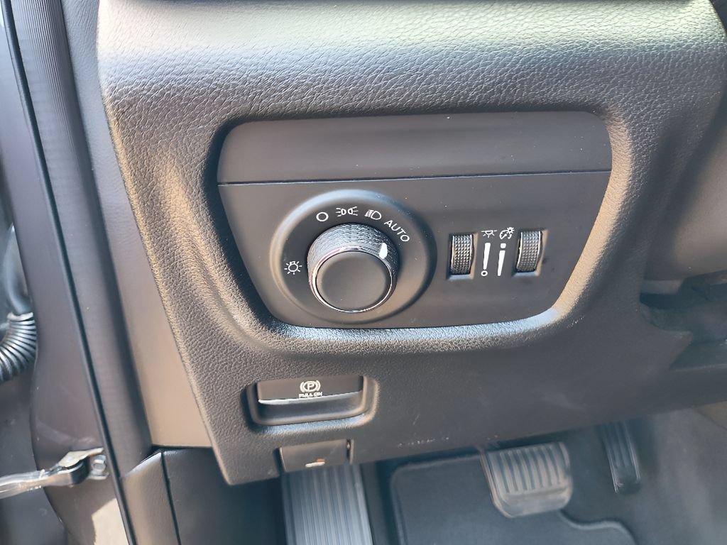 Used 2024 Jeep Grand Cherokee L Laredo AWD/4WD image 16