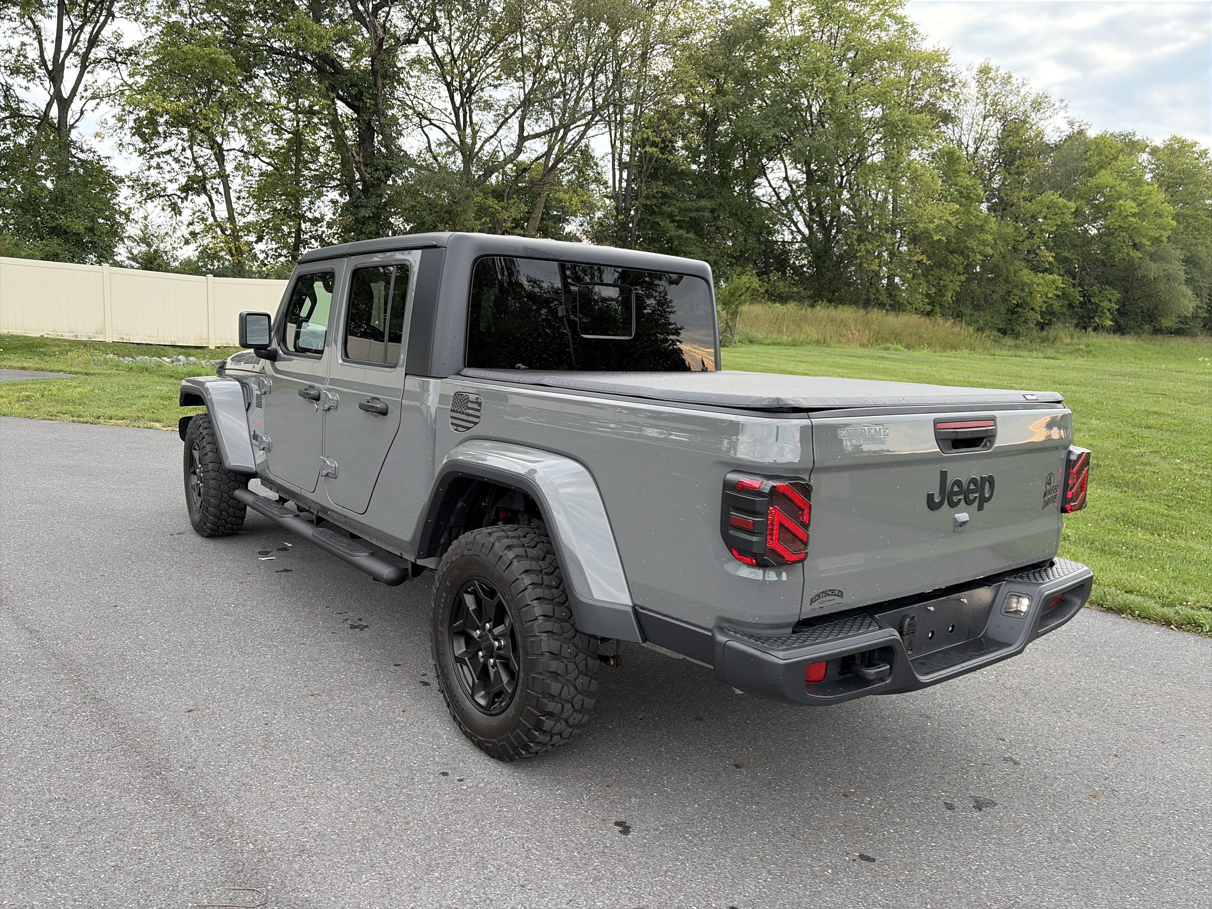 Used 2021 Jeep Gladiator Sport AWD/4WD image 7