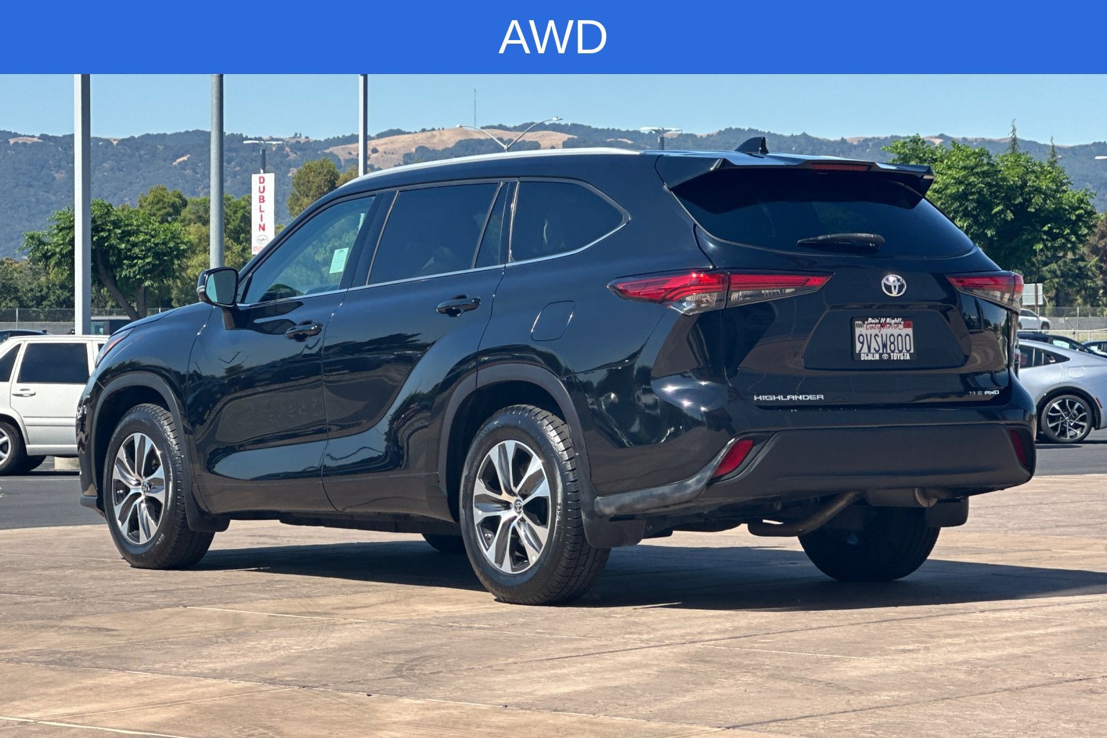 Used 2022 Toyota Highlander XLE AWD/4WD image 6