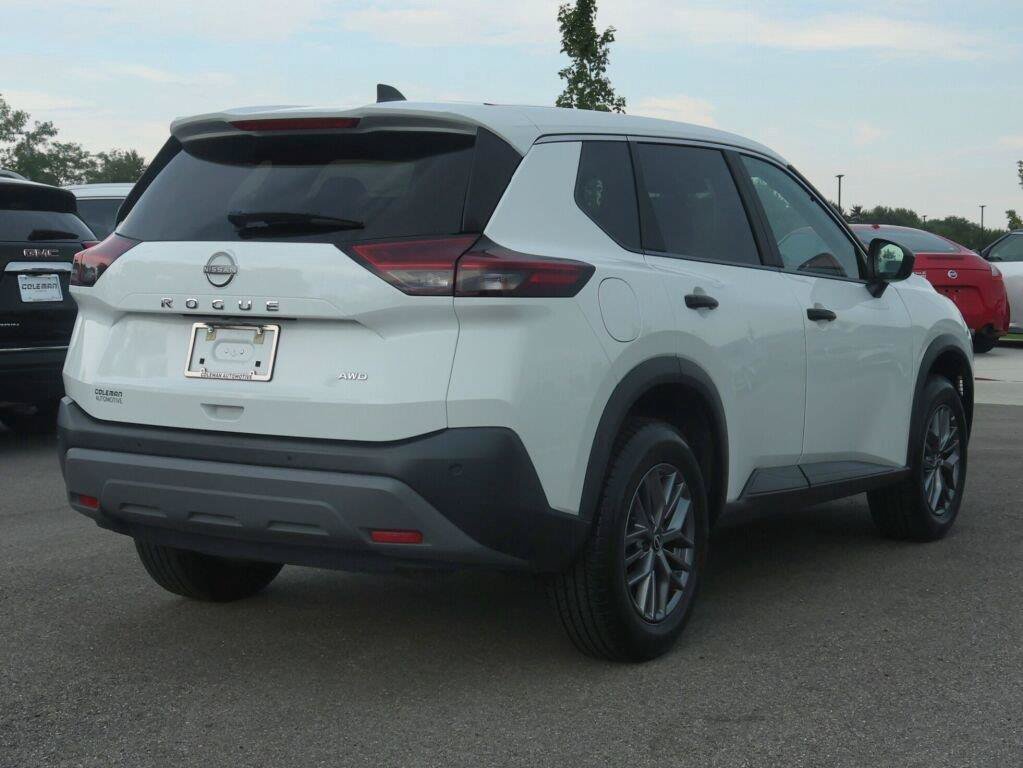Used 2023 Nissan Rogue S AWD/4WD image 9