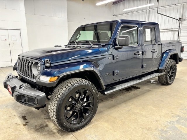 Used 2025 Jeep Gladiator Sport image 3