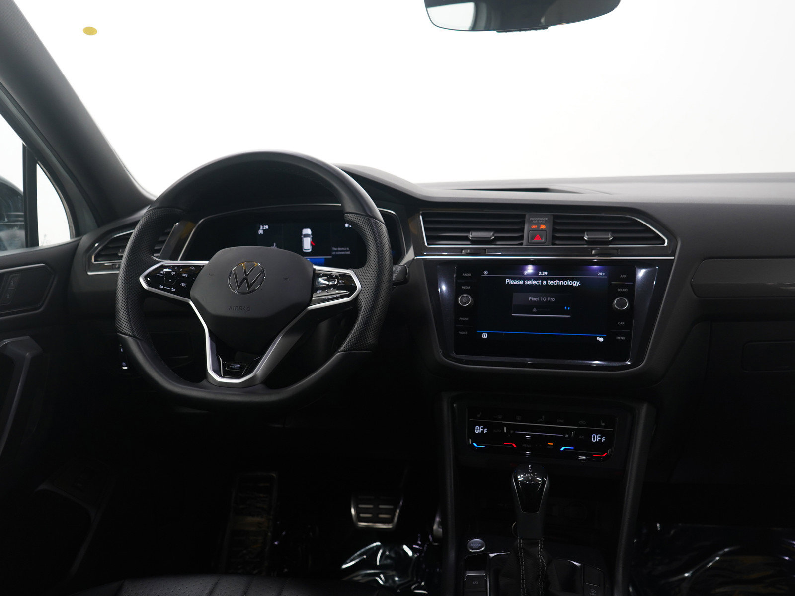 Used 2022 Volkswagen Tiguan SE R-Line image 13