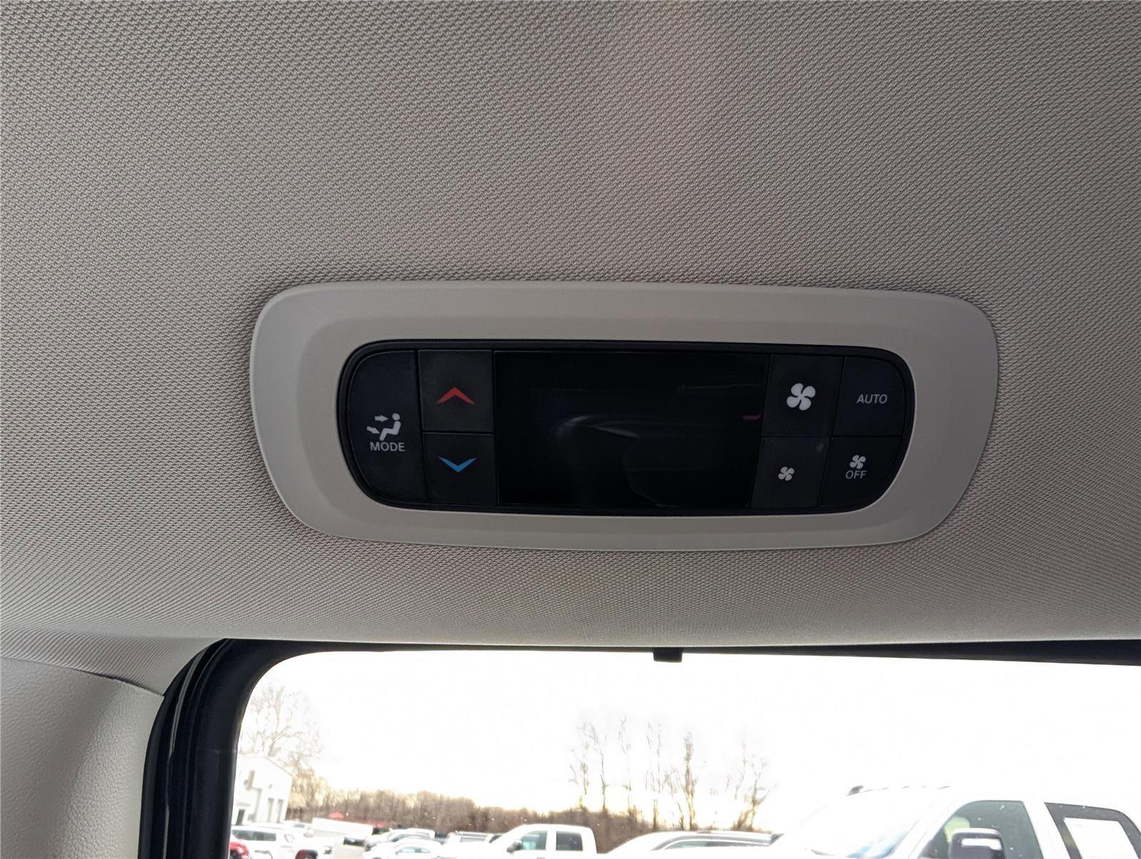 Used 2024 Chrysler Pacifica Touring-L image 16