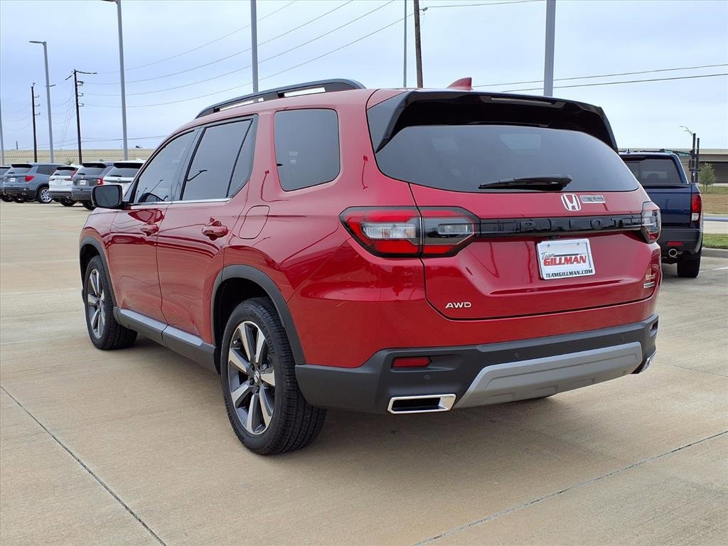 Used 2025 Honda Pilot Touring image 2