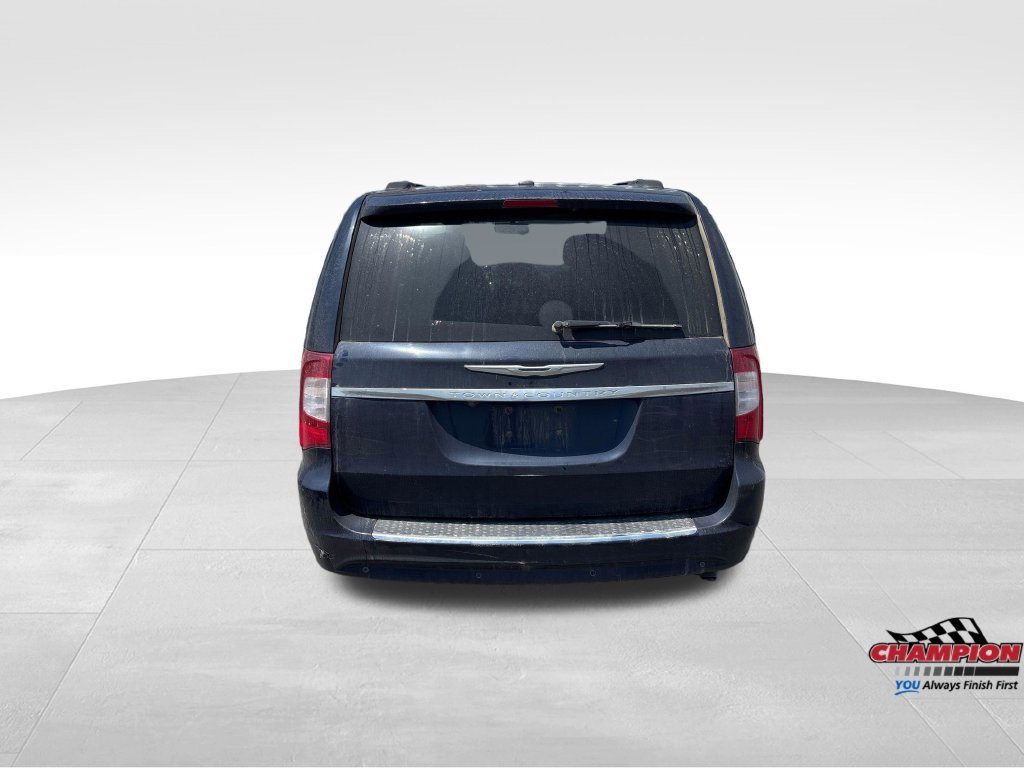 Used 2014 Chrysler Town & Country Touring-L w/ Driver Convenience Group FWD image 11