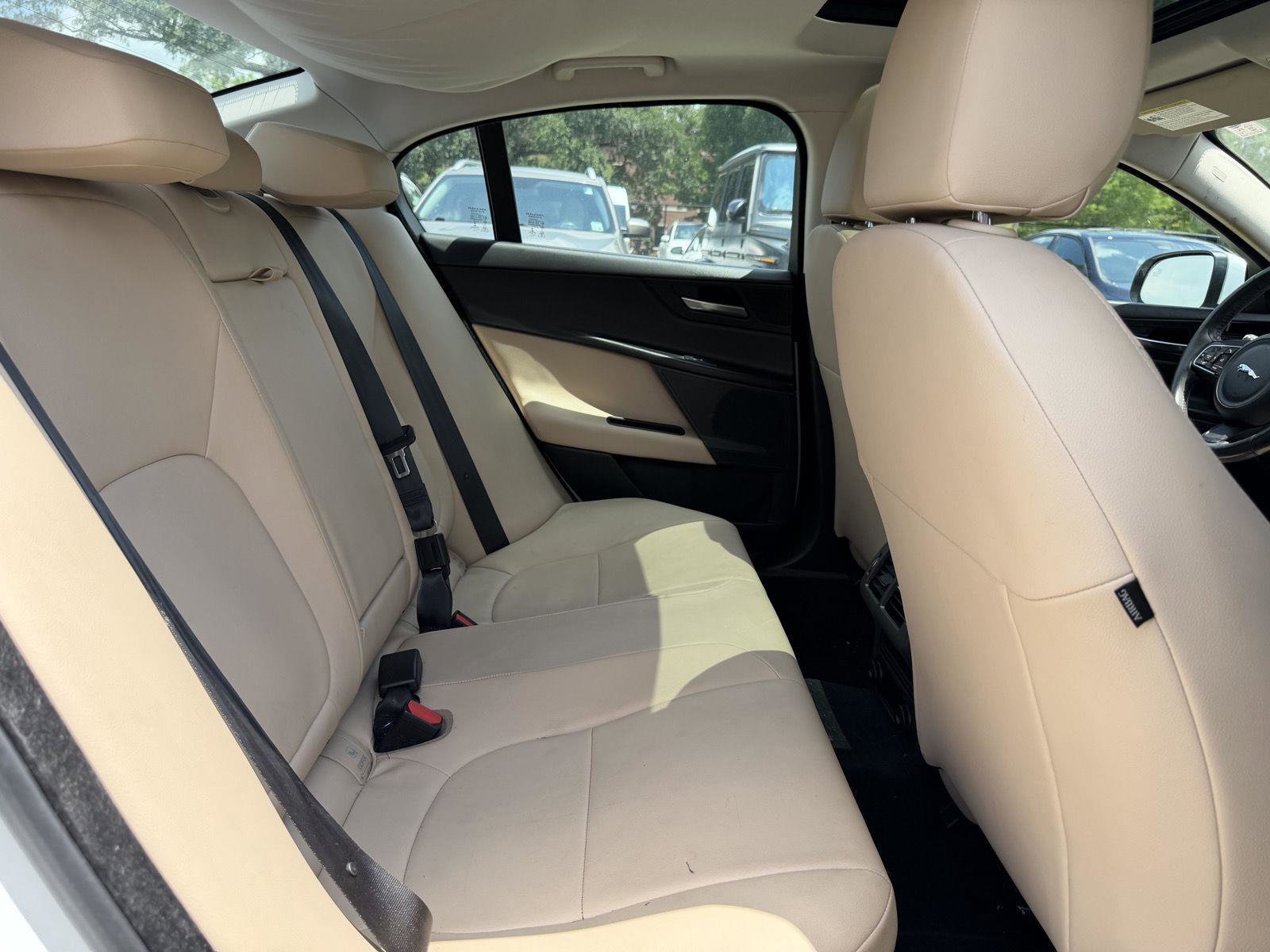 Used 2017 Jaguar XE Premium RWD image 23