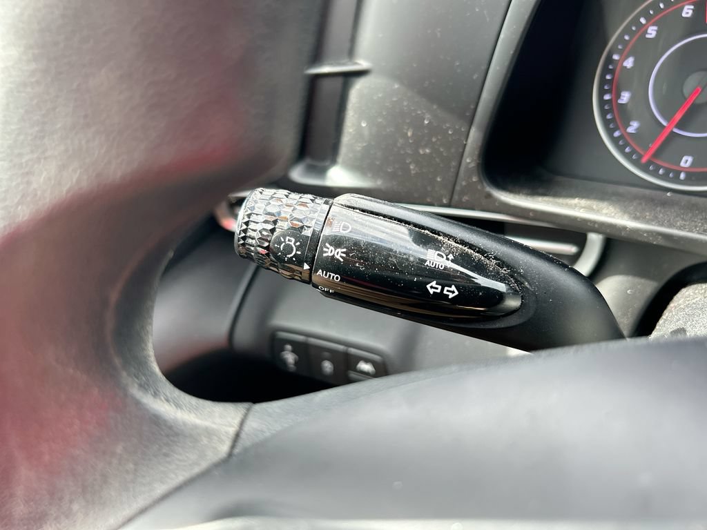 Used 2021 Hyundai Elantra SE FWD image 18