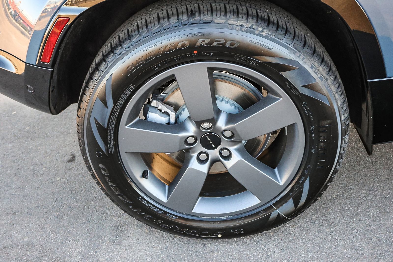 New 2026 Land Rover Defender 110 X-Dynamic SE image 12