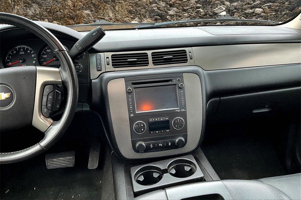 Used 2013 Chevrolet Suburban LT image 6