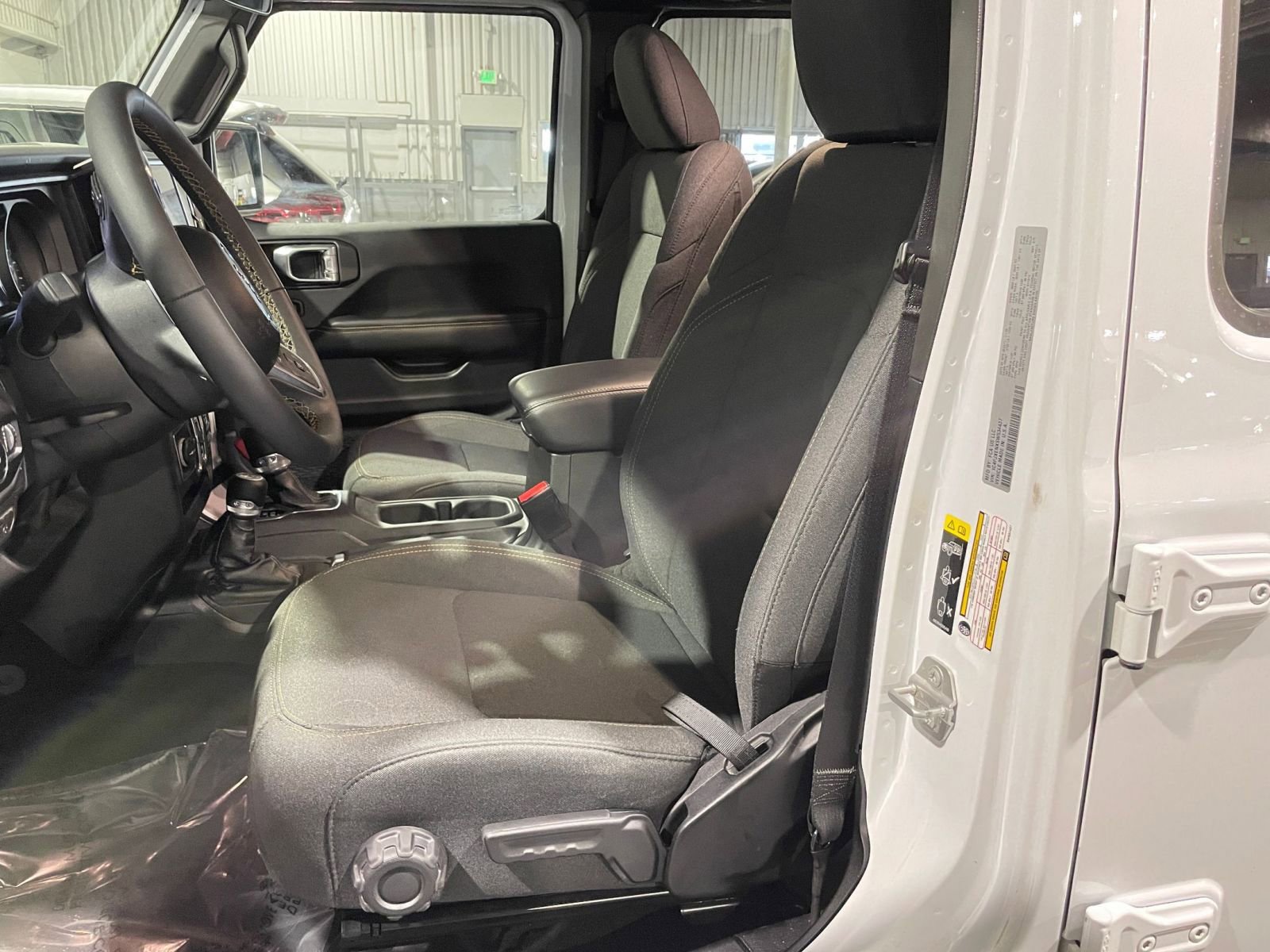 Used 2025 Jeep Wrangler Sahara image 25